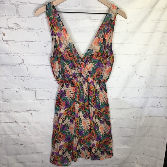 Everly Dresses & Skirts - Everly Double V Sleeveless Abstract Floral Dress Size Small
